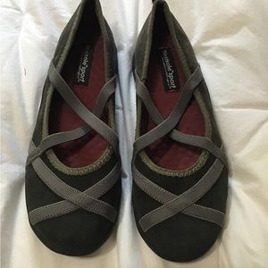 Women’s size 7 flexisole sport slip on shoes CC